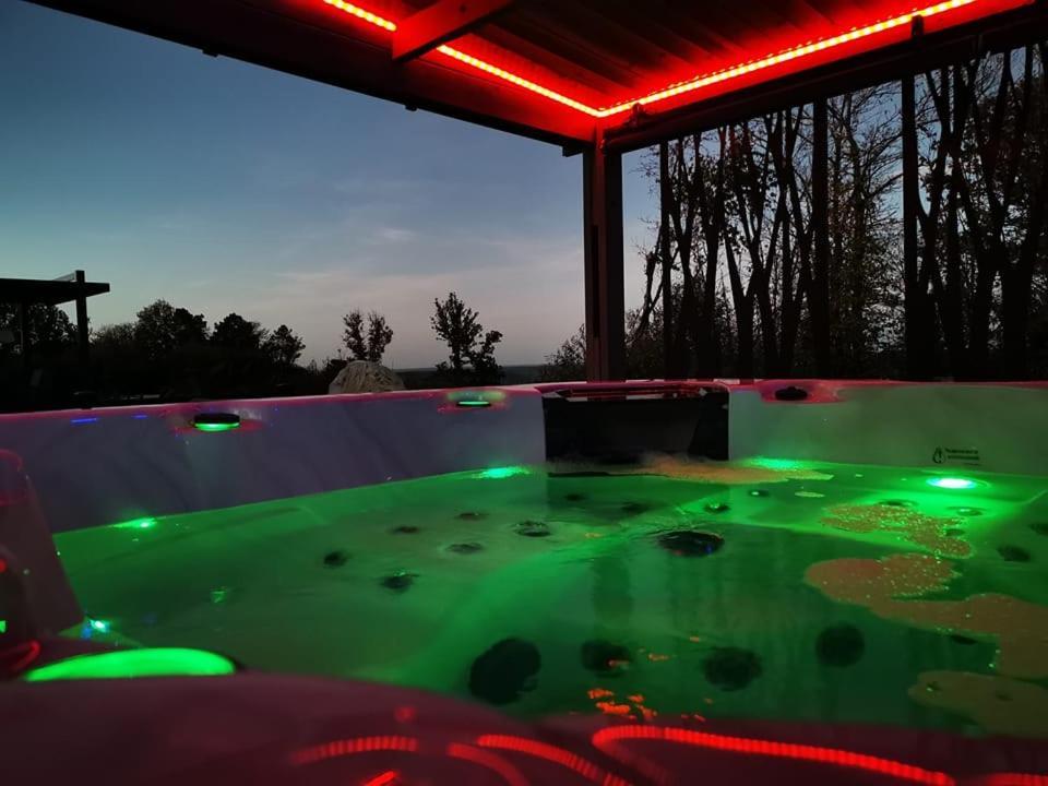 Notre Bastide Maison et table d'hôtes sur réservation, PISCINE et JACUZZI Marcillac-Saint-Quentin Exterior foto